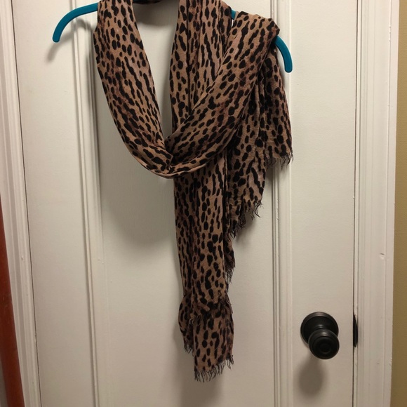 Animal Print Scarf. - Picture 1 of 4